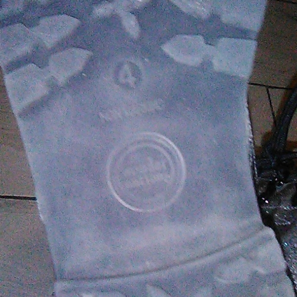 Boots - Picture 5 of 6